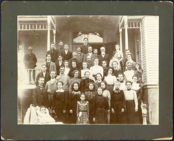 [A group of unknown people, possibly in front of one of the buildings of the Battle Creek Sanitarium]